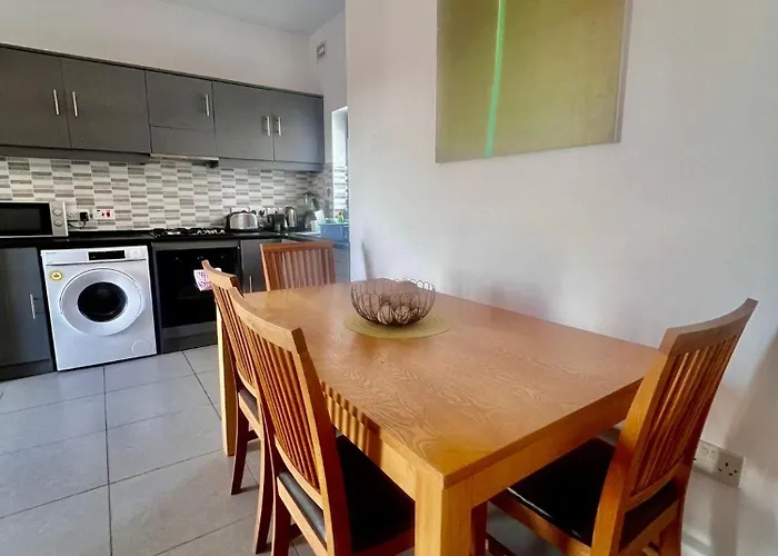 83/3-Lovely 1 Bedroom Penthouse
