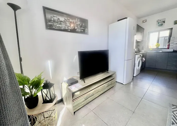 83/3-Lovely 1 Bedroom Penthouse