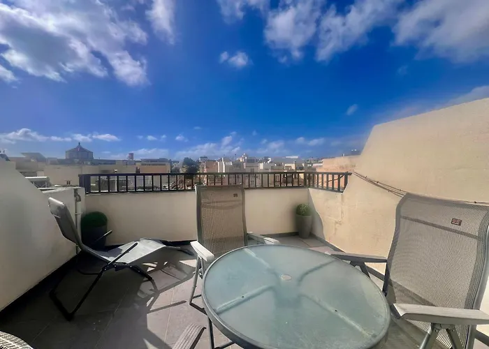 83/3-Lovely 1 Bedroom Penthouse