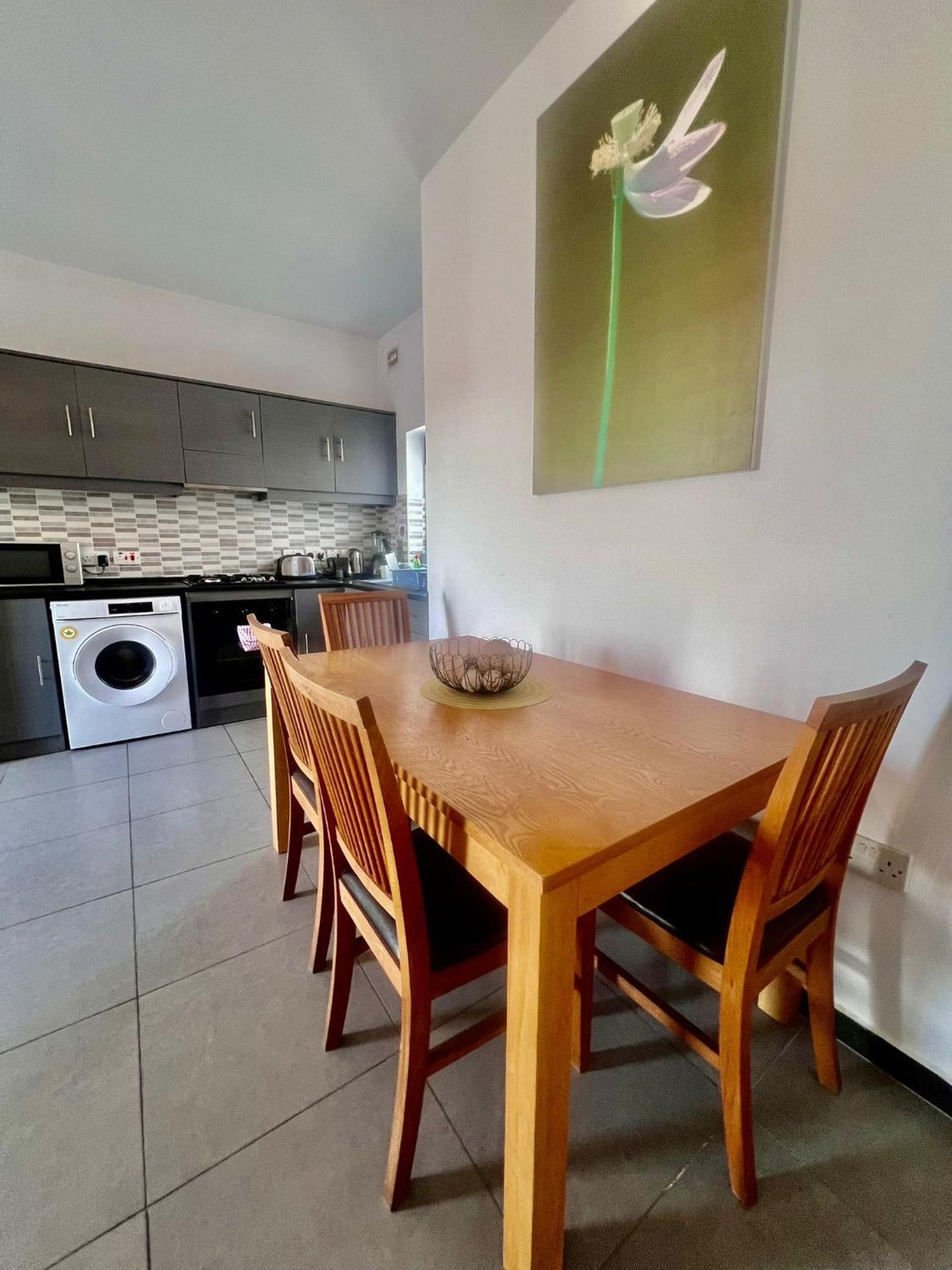 83/3-lovely 1 Bedroom Penthouse *