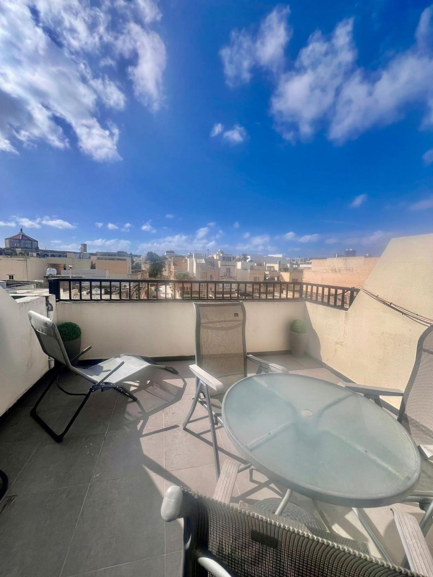 Apartment 83/3-lovely 1 Bedroom Penthouse *